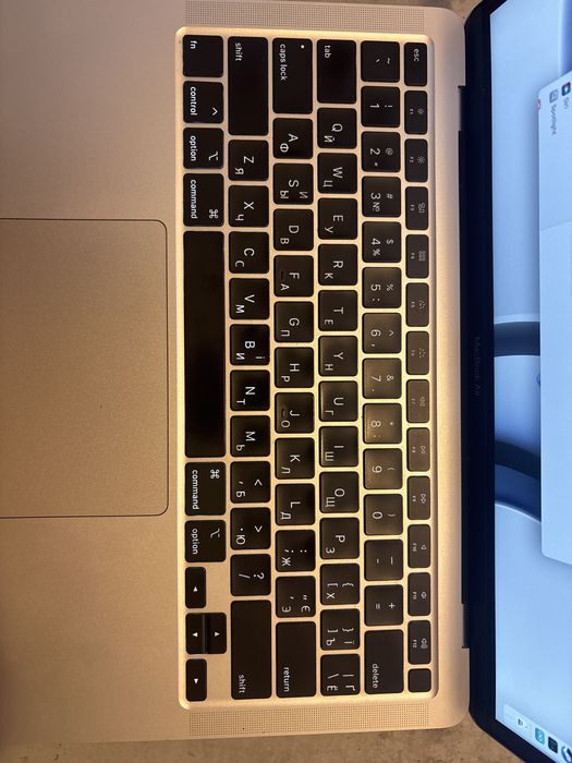 MacBook Air 13 Retina 2020 / Intel Core i5 / 8 GB