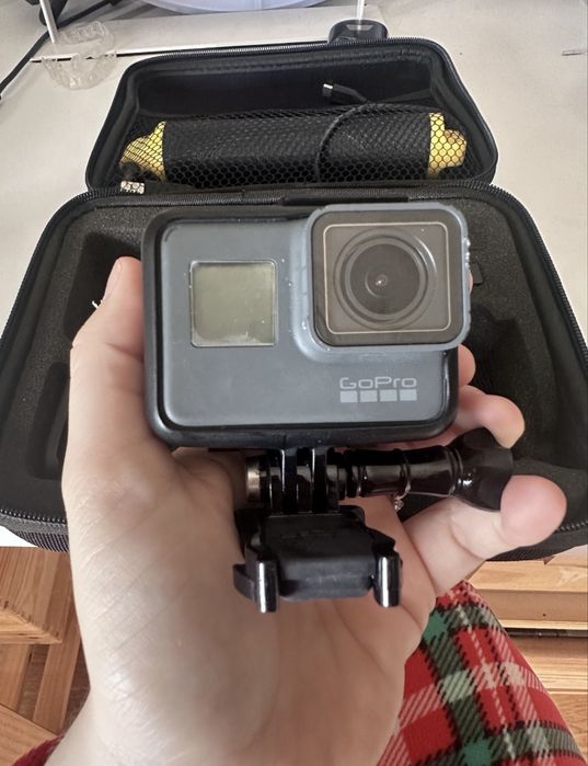Go Pro Hero 5 com caixa e acessorios