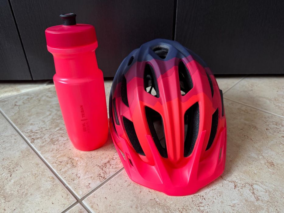 Capacete BTT e garrafa nova
