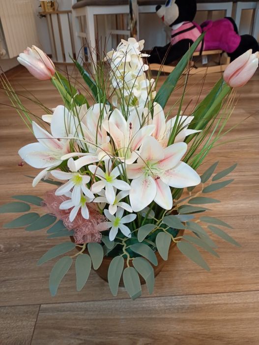 Kwiaty zalane cementem