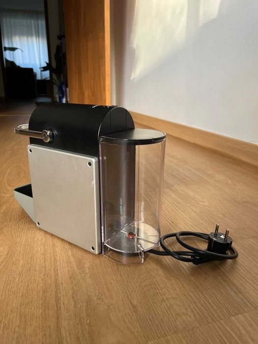 Máquina de Café Nespresso Pixie