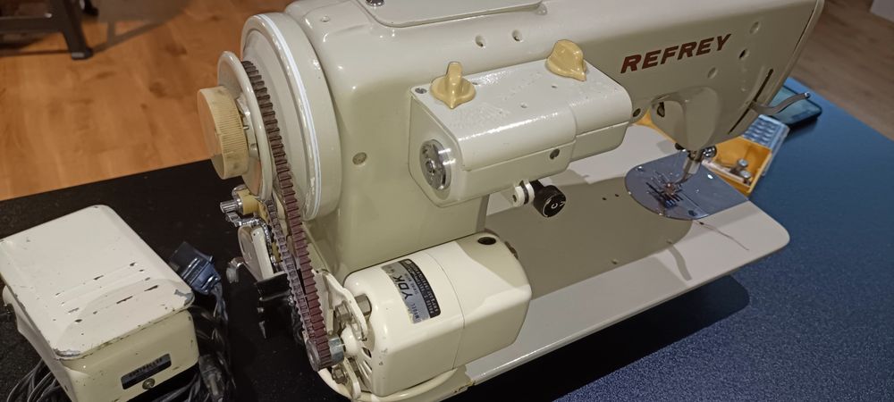 Máquina costura Refrey
