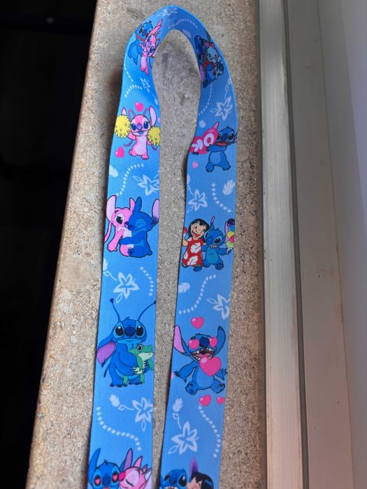 Fita Porta-Chaves / Porta-Cartões – Stitch Expressivo (Produto Novo)