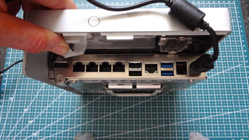 Продам мини компьютер Aures Sango i3-3217U 4GB