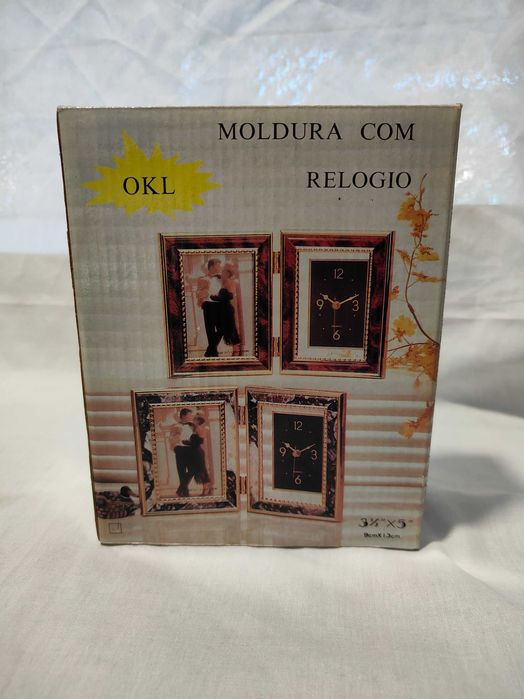 Frame with Clock64585328940546124