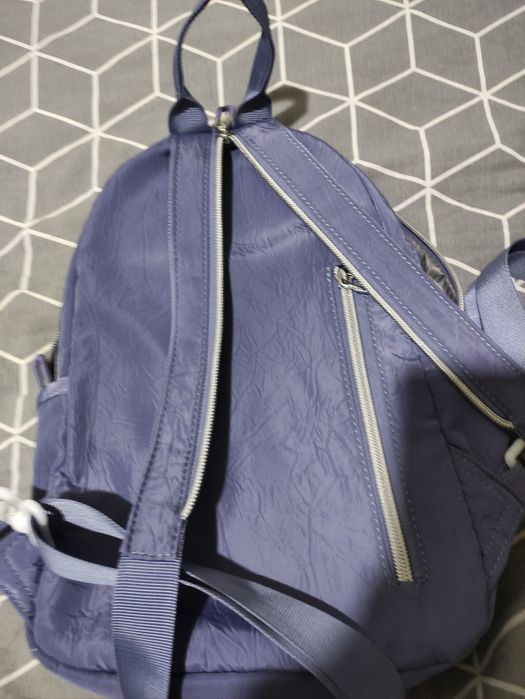 Продам женский небольшой рюкзачок.