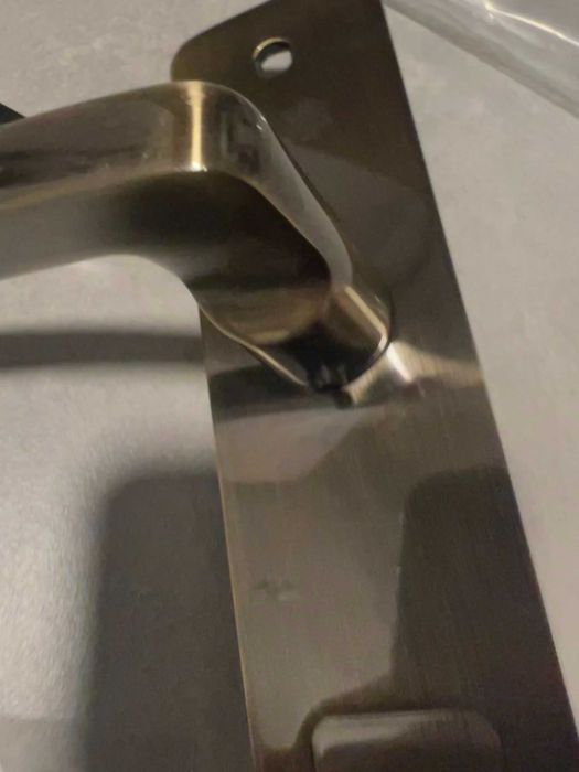 Klamka NOWA mosiądz antyczny Madera na szyldzie z otworem-klucz , 72mm