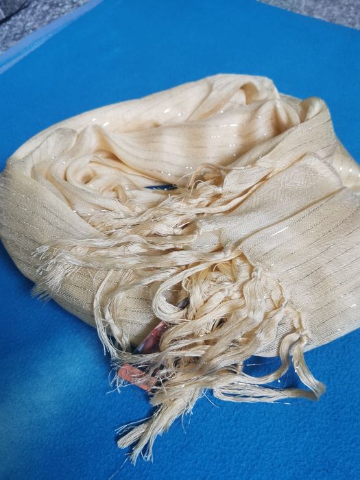 Szal ze srebrną nitką