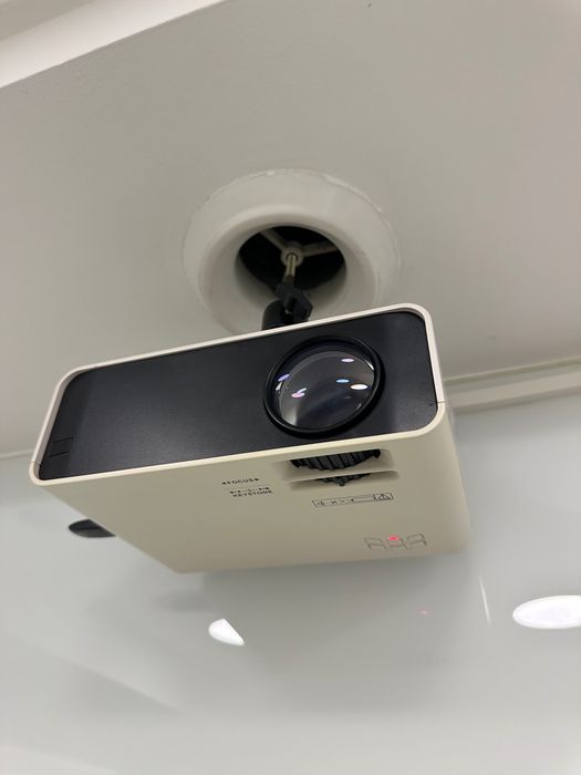 Retroprojector     .