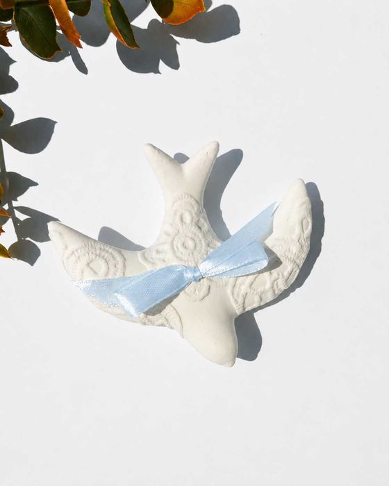 ANDORINHA 3D com arabescos Perfumada em Pó Cerâmico - Lembrança