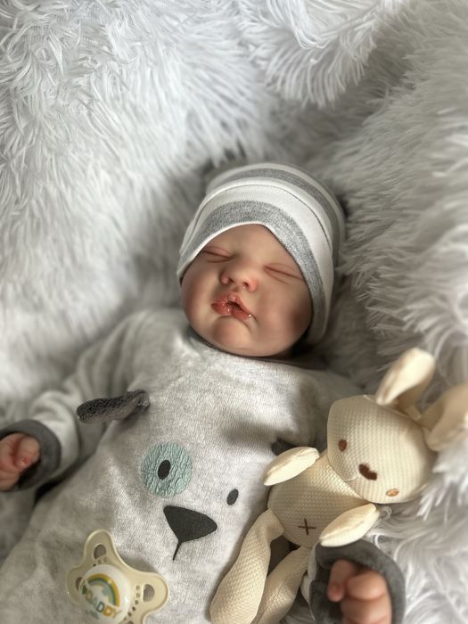 Bebé reborn novo feito à mão por encomenda