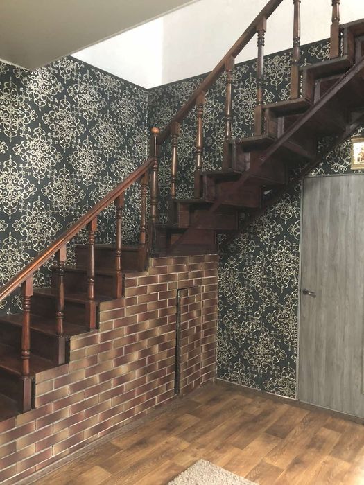 Продаж част.будинку в р-ні монастиря