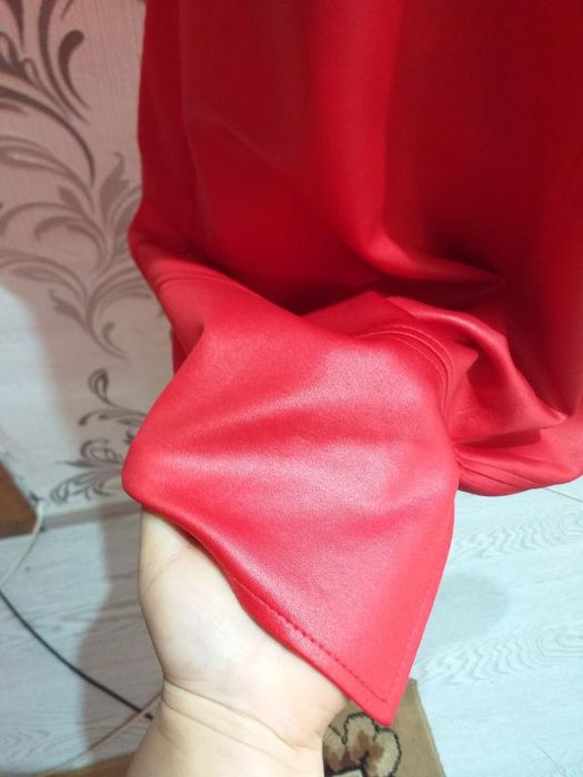 Красное модное платье 38-40 евр. размер