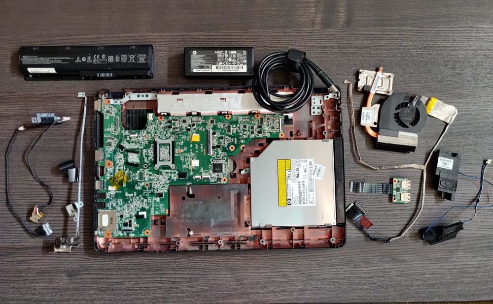 Portátil HP Compaq Presario CQ57 para peças