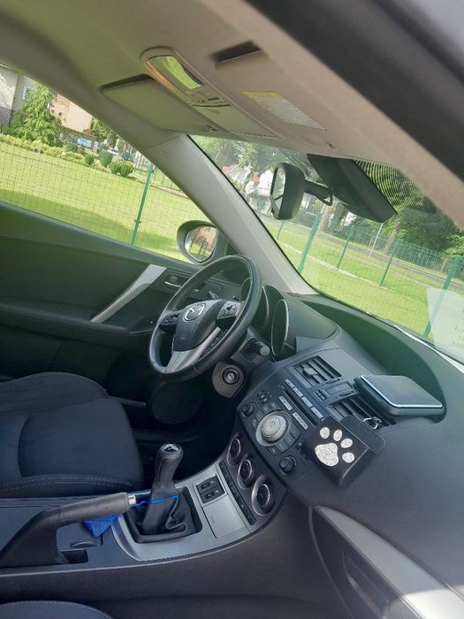 Sprzedam auto MAZDE 3 2011
