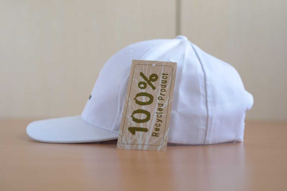 Бейсболка белая с логотипом американской компании унисекс