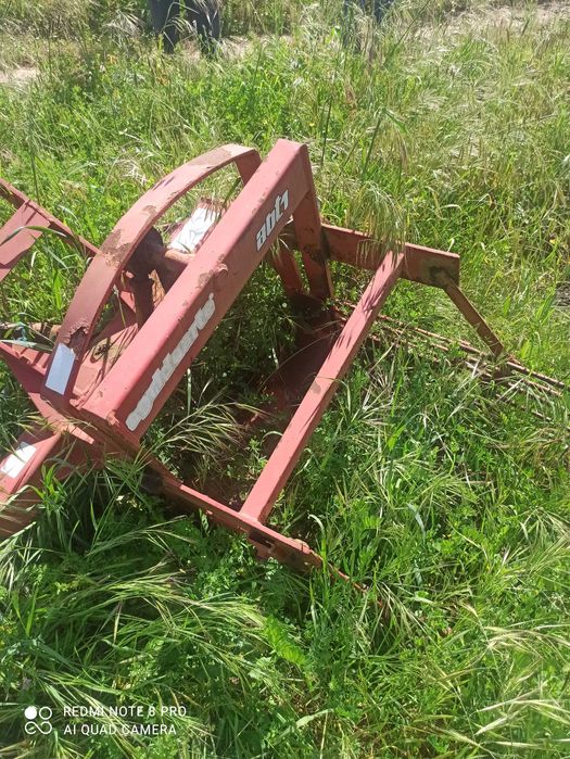 Enfardadeira lerda e várias Alfaias