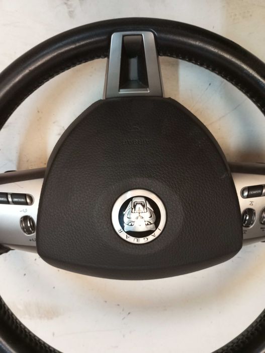 Volante com patilhas F1 Jaguar XF250