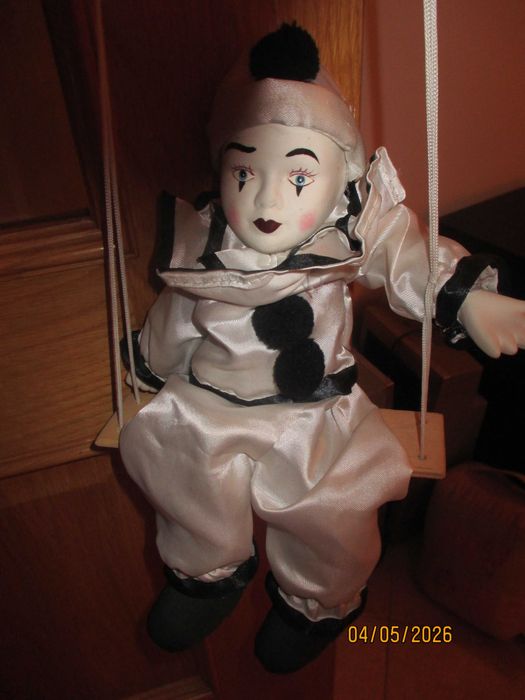 Pierrot em baloiço