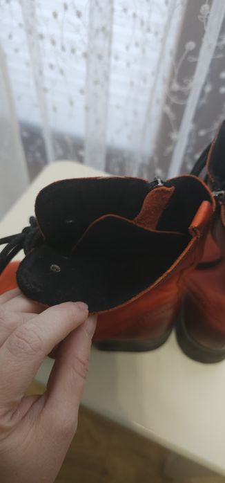Buty wiązane glany trzewiki Carinii r.37