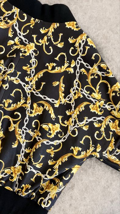 Шкіряний бомбер у стилі Versace