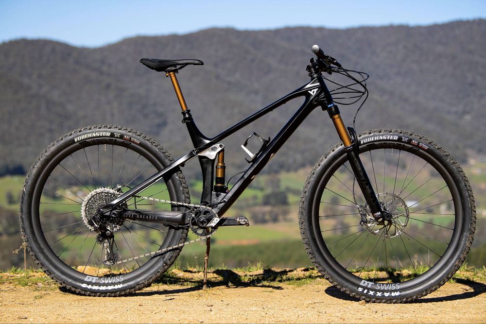 Bicicleta  YT Izzo Pro Race