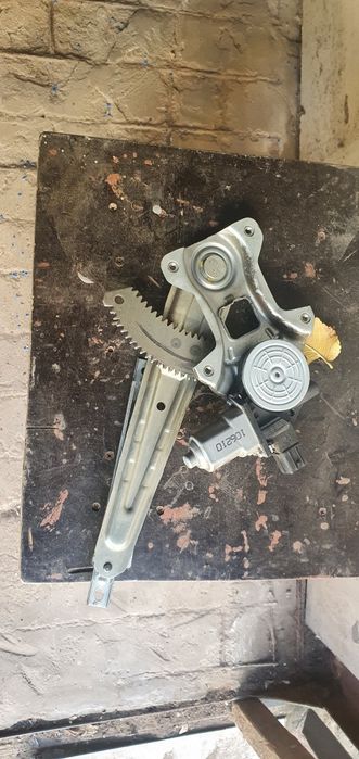 Стеклоподъемник задний левый