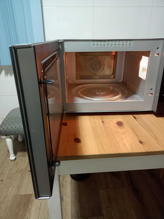 Microondas Whirlpool, c/Grill e prato.Entrega Setúbal e arredores.