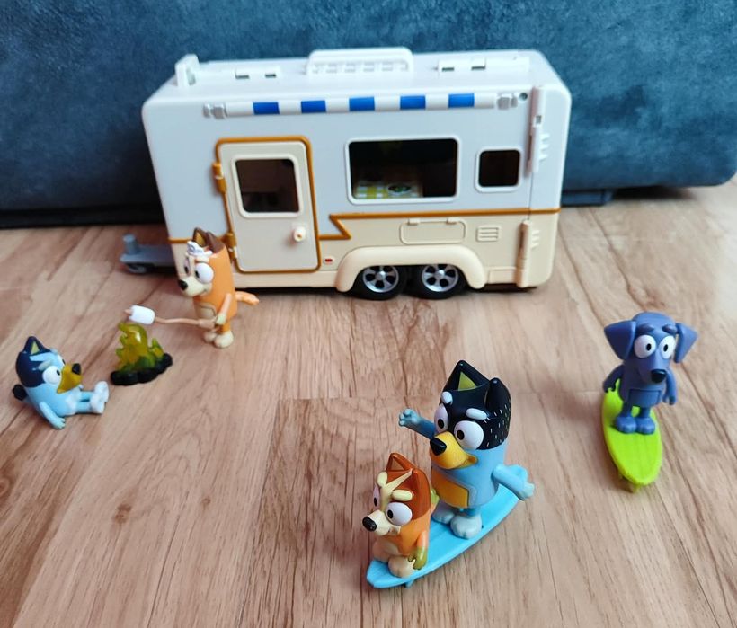 Wielki zestaw Bluey Domek i Kamper oraz figurki Moose Toys Oryginaly