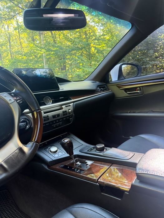 Продам Lexus es 300h