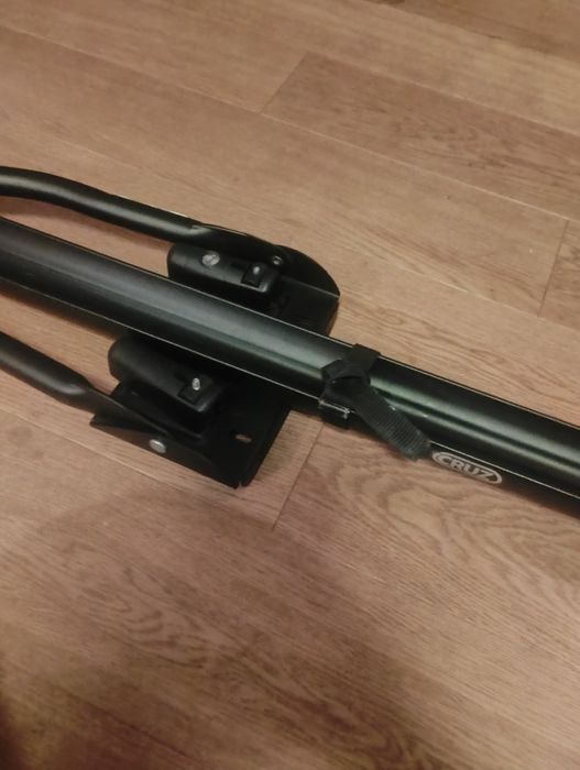 Cruz Race Dark bagażnik rowerowy