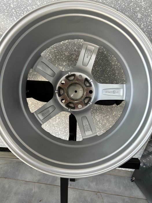 Диски BMW 5/120 R18 8,5J ET:45 Dia:74.1