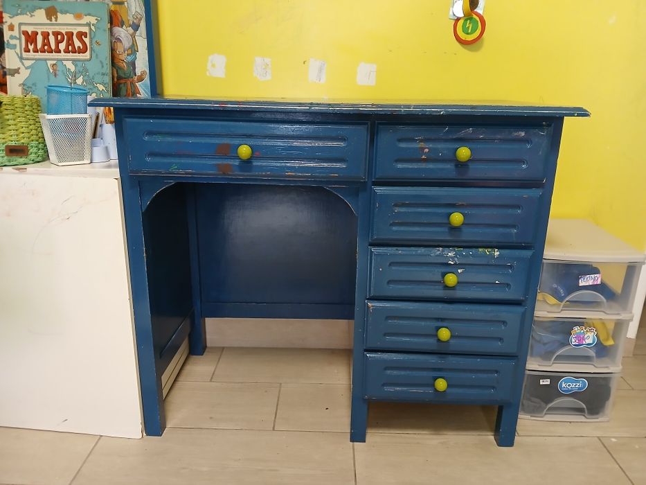 Secretaria em pinho pintada de azul