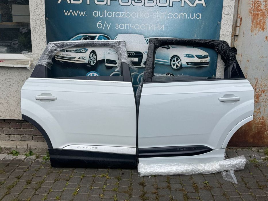 Двері Задні Ліві Праві Audi Q7 4M Ауді Ку7 4М Комплектні LC9A