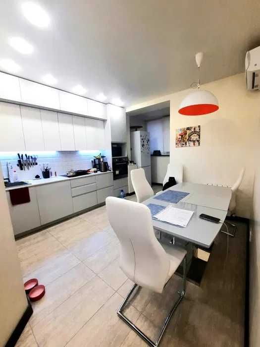 Продаю 2-к квартиру метро Защитников Украины, ЖК Искринский