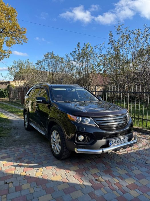 Продам сімейний 7-ми місний автомобіль Кіа Sorento  2010-го року,