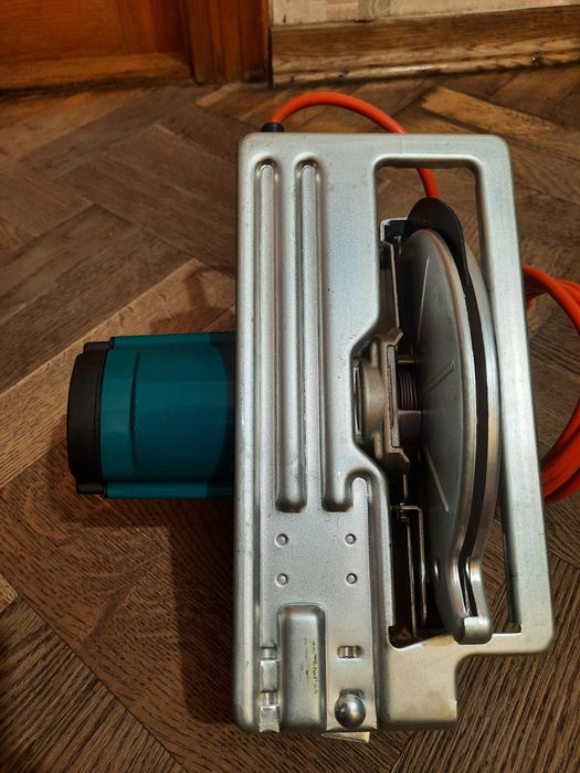 Зроблено в West Germany!!Дискова пила Black & Decker DN 57,800вт,диск 156мм