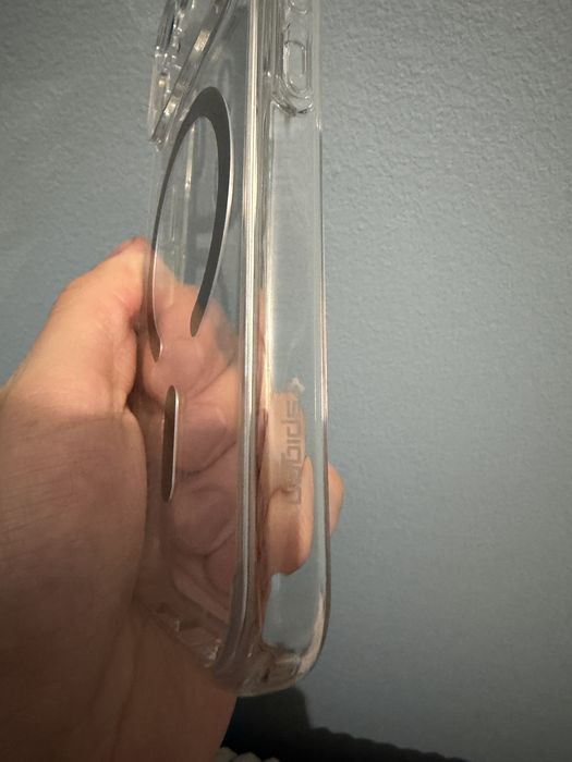 Etui do iphone 17 /18 pro spigen przezroczyste