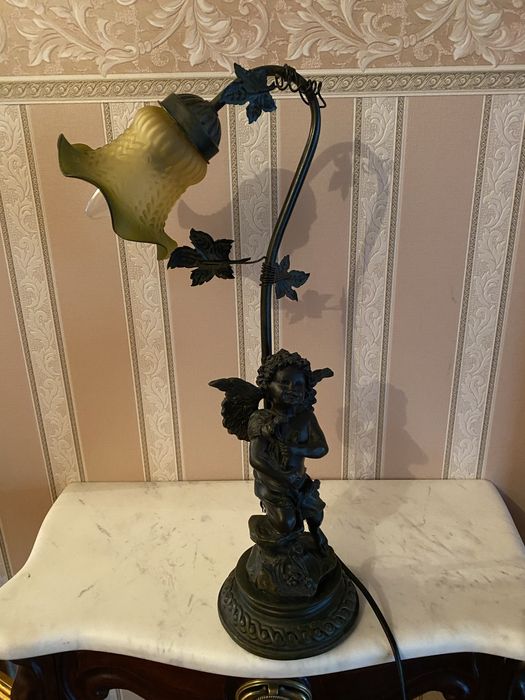 Lampa alabarstrowa z figurą
