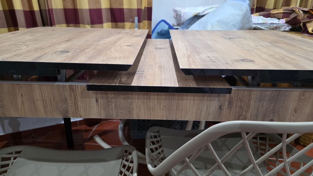 Conjunto mesa e 4 cadeiras