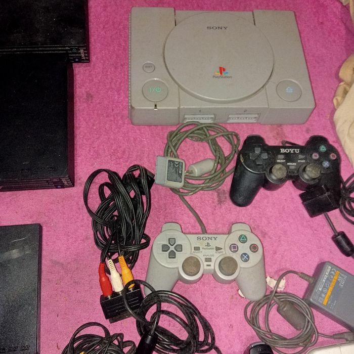 Lote de consolas PlayStation 1 e 2