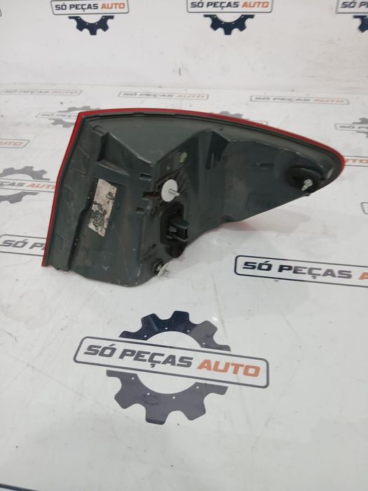 FAROLIM ESQUERDO CINZA BMW F10 520D 2.D 2011-2016 ANO: 2012