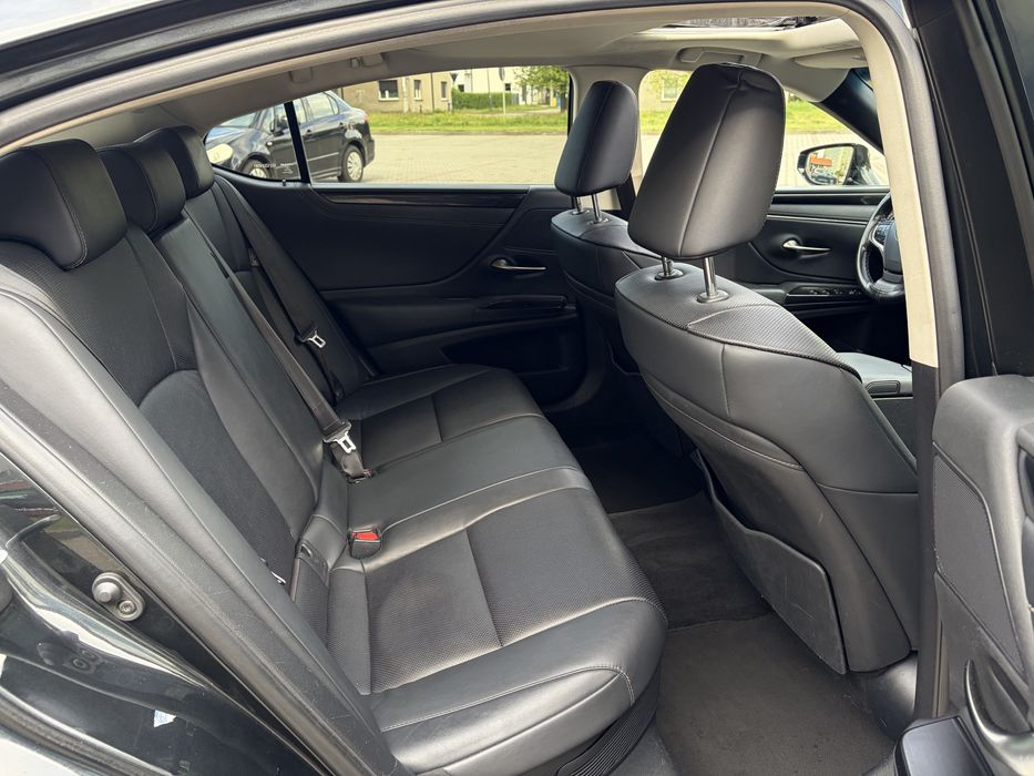 Ładny Lexus Es300h 2021 rok Po lifcie !!!