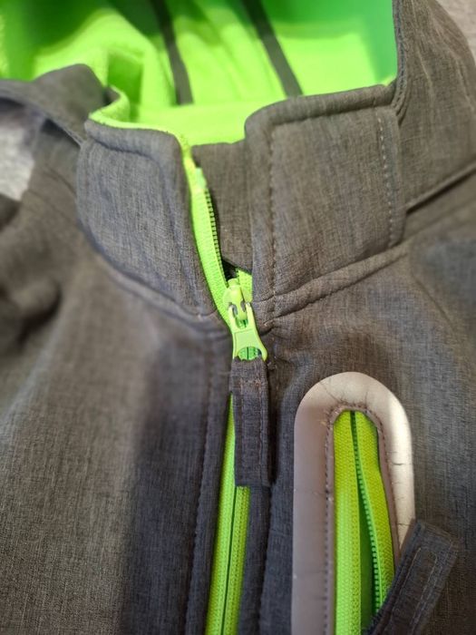 2 Kurtki chłopięce  r.122 softshell/przeciwdeszczowa