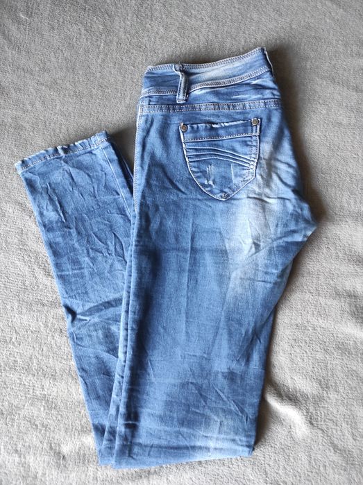 Wycierane marszczone jeansy