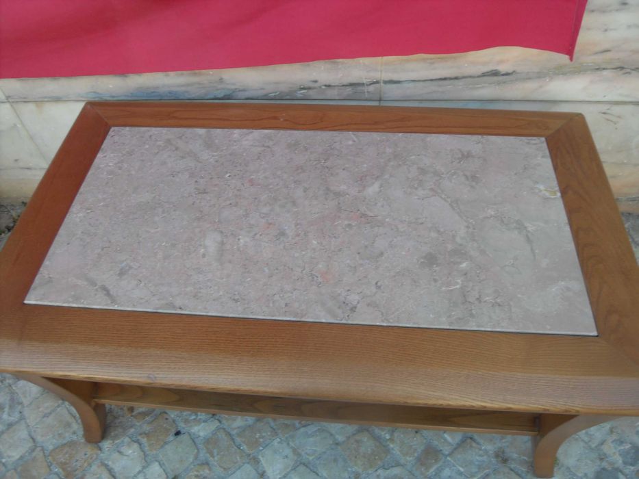 Mesa de centro madeira com pedra