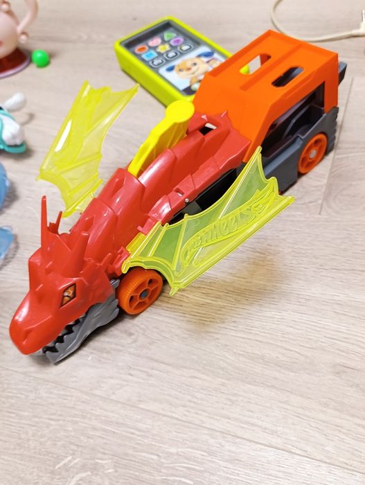 Трек Машинка  трек Дракон Хот Вілс Hot wheels
