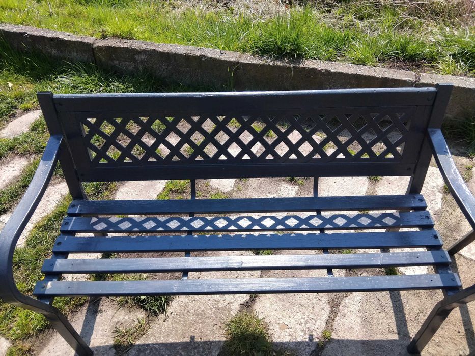 Sprzedam ławkę ogrodową z krzesłami