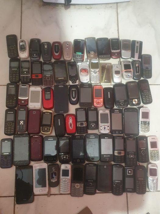 Кнопочні  Мобільні телефони Nokia