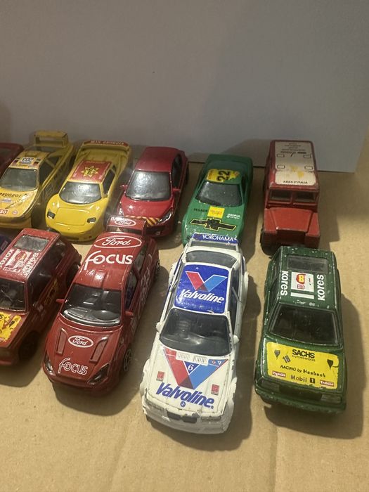 Miniaturas da burago escala 1:43